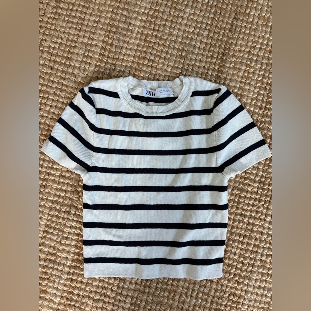 Zara Black & White Striped Short Sleeve Knit Top